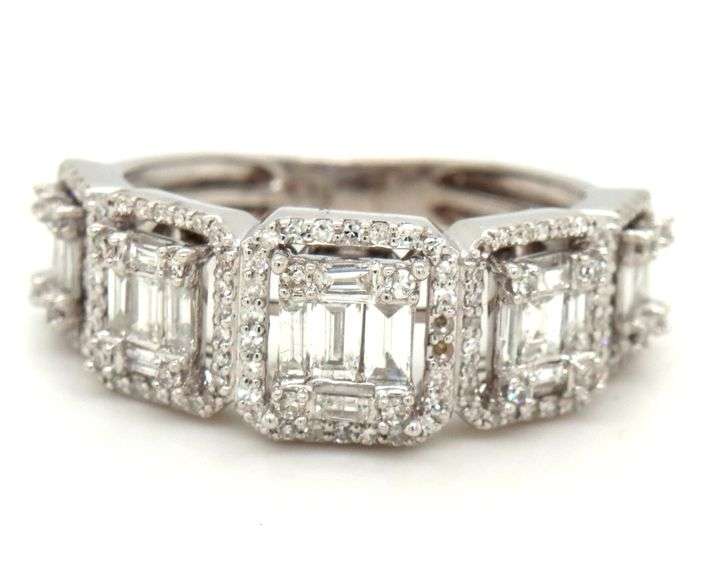 10kt White gold 1.25ctw 5 stone diamond and baguette halo ring
