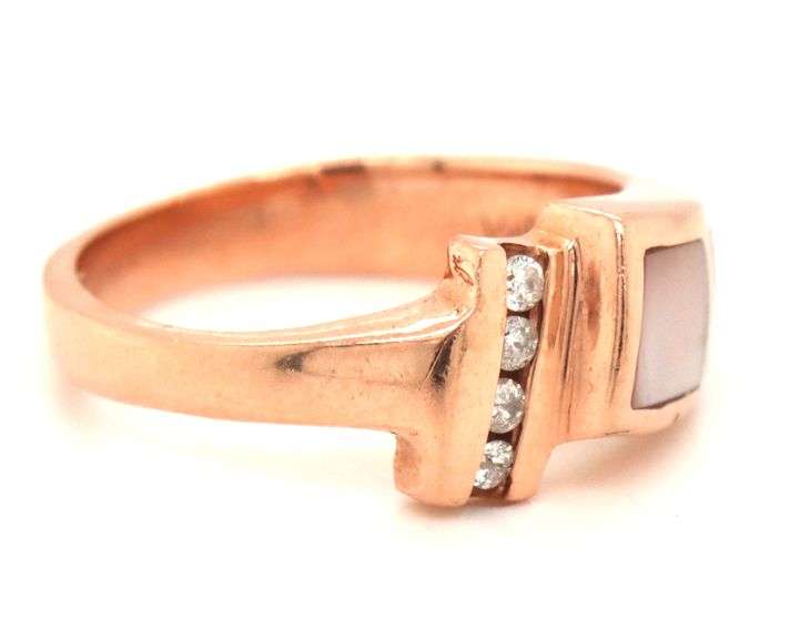 Pretty 14K Rose Gold Ring with Mother of Pearl