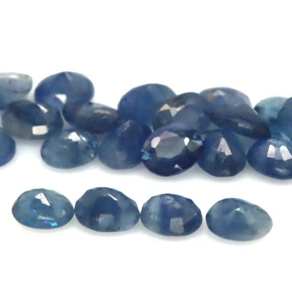 Gorgeous 9ct denim blue Sapphire set