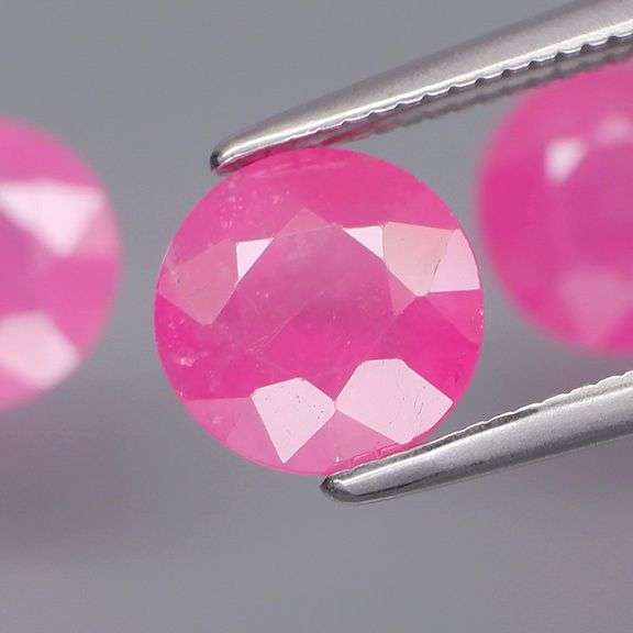 Heavenly 5.63ct 3pc set of matching PINK Ruby solitaires!