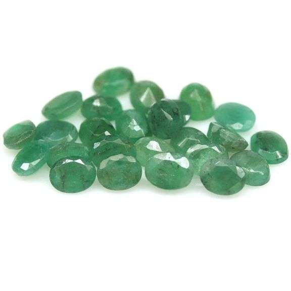 Rich emerald green 8.32ct 25pc Emerald set