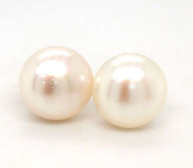 9.5-10mm Button pearl stud earrings in yellow gold