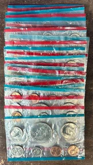 12 Uncirculated Mint Sets 1974 to 1976 in original cellophane (no envelopes)