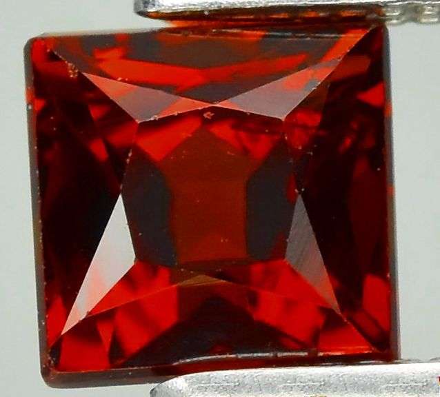 Collectors get ready! It’s a 1ct Grossular-Andradite Garnet!