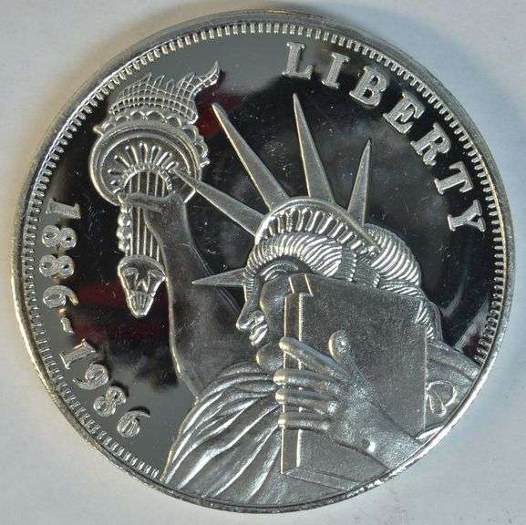 Beautiful Ellis Island 5 Troy Oz pure .999 Fine Silver Medallion