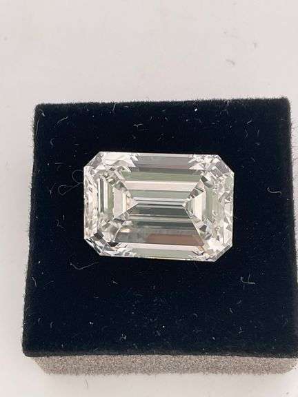 I.G.I CERTIFIED 7.12 CARAT LOOSE DIAMOND EMERALD CUT