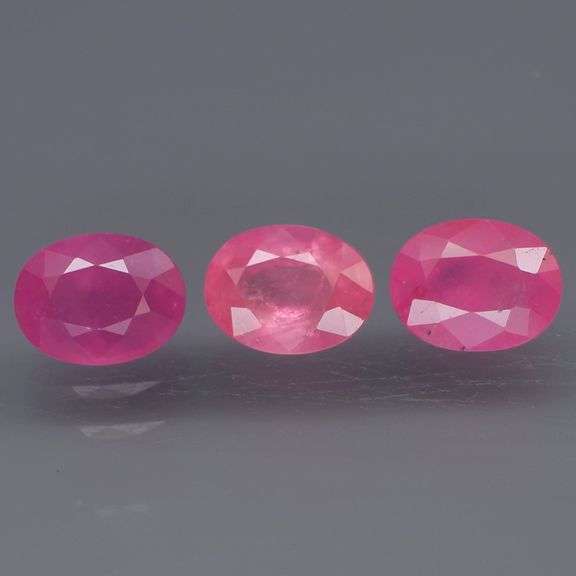 Collectors 6.87ct pinkish red Ruby set from Mozambique!!!