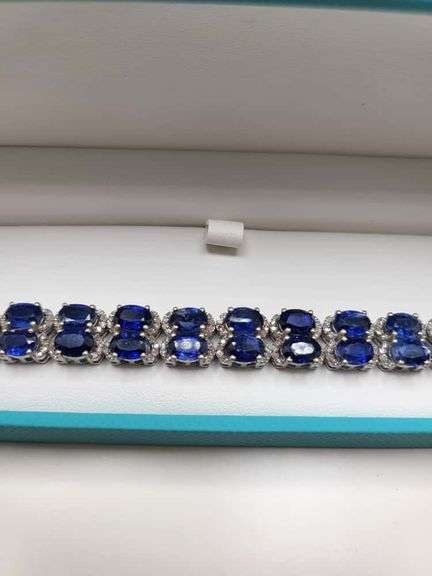 Very fine hand made 34 ctw blue sapphire  and diamond  bracelet