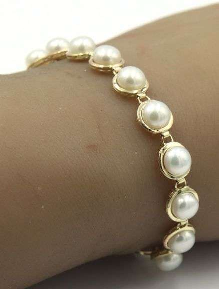 14kt Yellow gold Button pearl bracelet