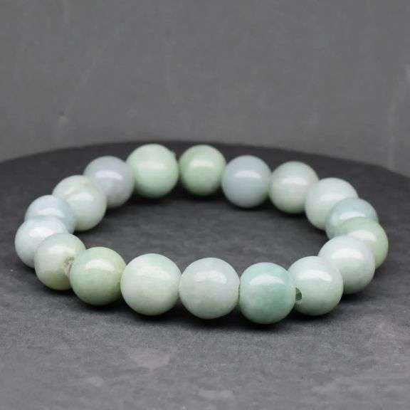 Stunning! 165.07 carats of natural Jade! Ready to wear!