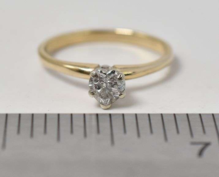 Gorgeous 14K Yellow Gold 0.15CTW Diamond Ring