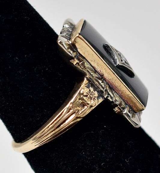 Vintage 10K Yellow Gold Black Onyx Gemstone and Diamond Ring