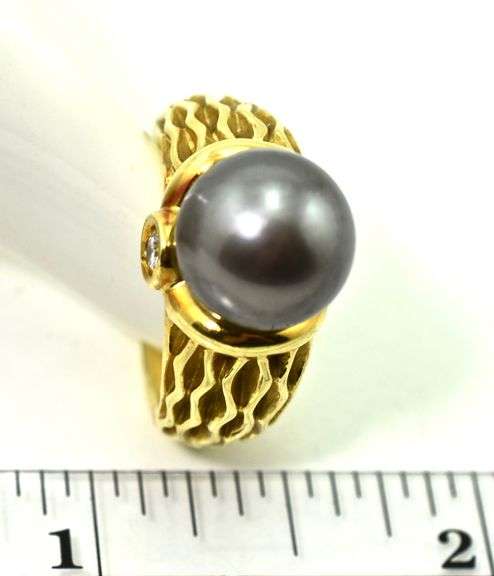 Gorgeous 18K Yellow Gold Gray Pearl & Diamond Ring