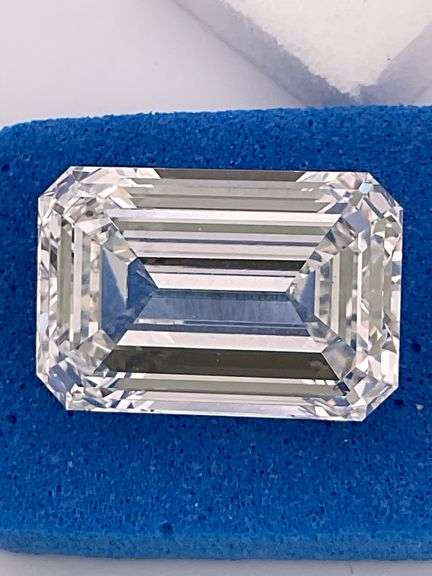 I.G.I  CERTIFIED 4.00 CARAT LOOSE DIAMOND  EMERALD CUT