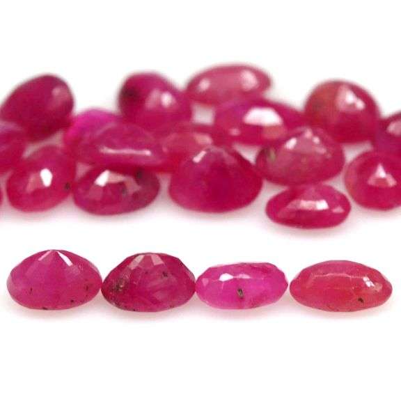 Simply gorgeous 6.90ct reddish pink Ruby set