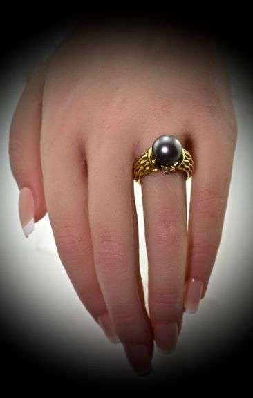 Gorgeous 18K Yellow Gold Gray Pearl & Diamond Ring