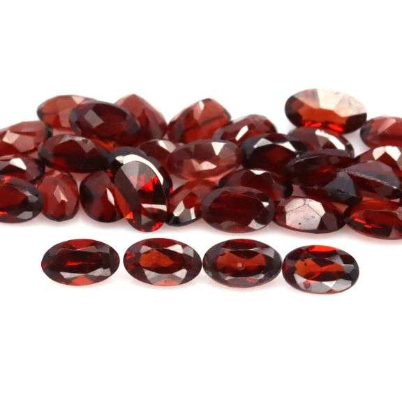 Amazing 12.15ct oval cut red Garnet set