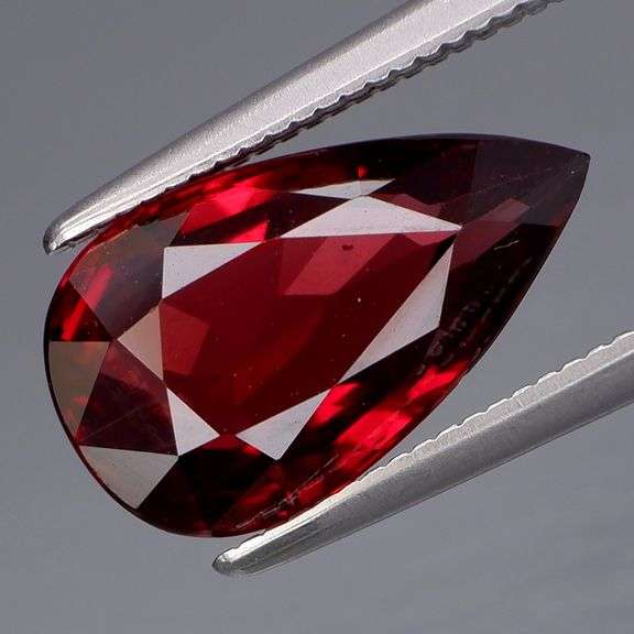 Amazing 3.70ct UNTREATED cherry red Rhodolite Garnet
