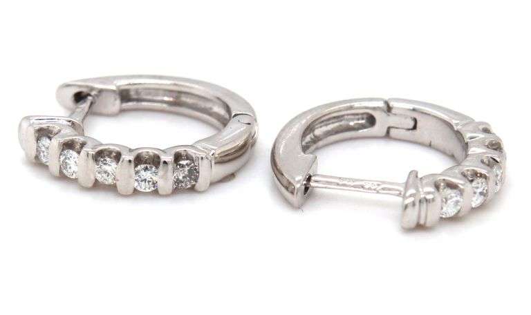 14kt White gold 0.20ctw diamond hoop earrings