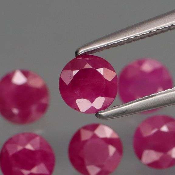 Collectors 3.14ct PIGEONS BLOOD Burmese Ruby set!!!