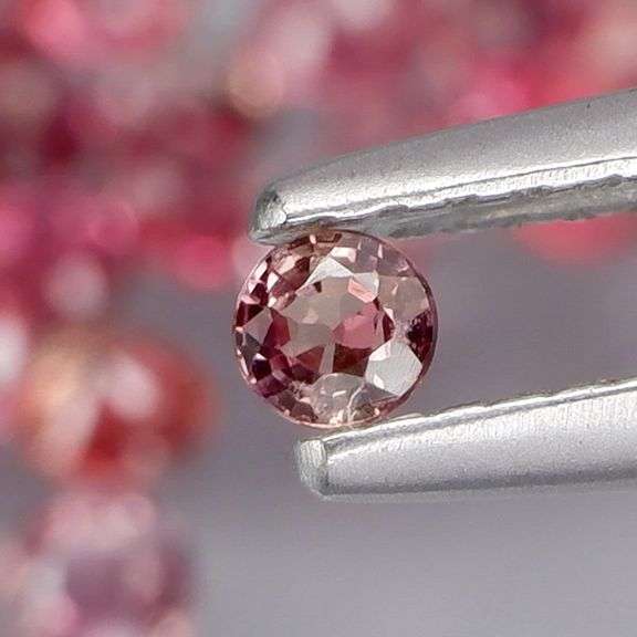 Untreated! 3.49ct dusty rose Sapphire set