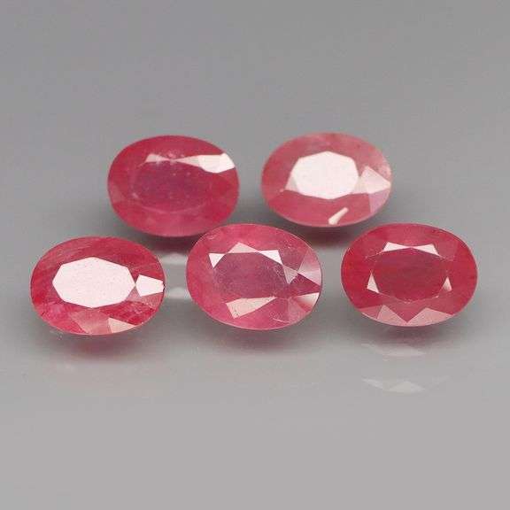 Collectors 8.48ct pinkish red Ruby set from Mozambique!!!