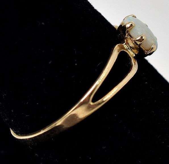 Dazzling 14K Yellow Gold Opal Gemstone Ring