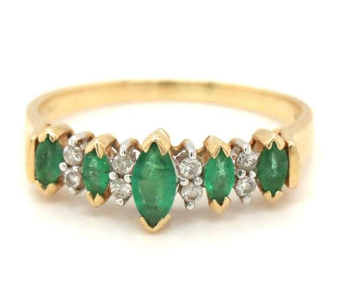 Attractive 14K YG Emerald and Diamond Pyramid Ring