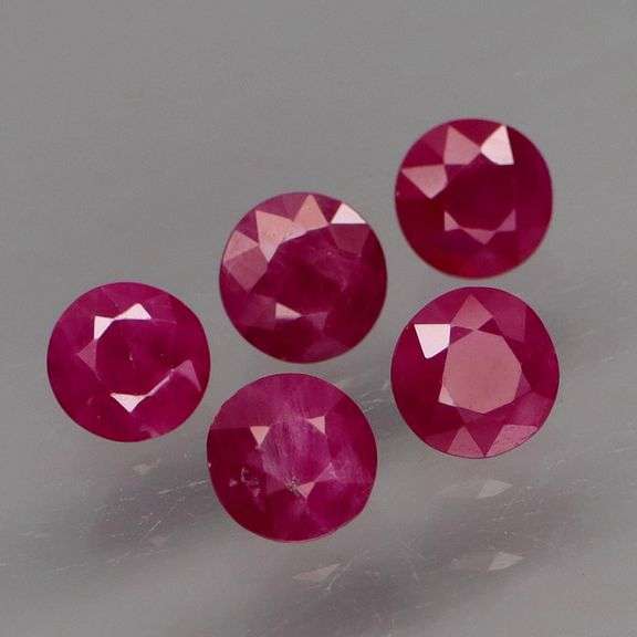 Collectors 3.08ct PIGEONS BLOOD Burmese Ruby set!!!