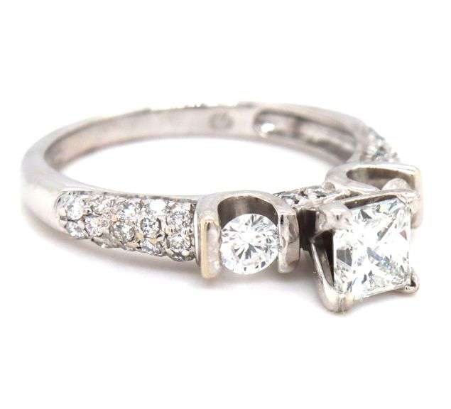 14kt White gold 0.71ct princess cut in 0.35ctw round brilliant cut diamond ring