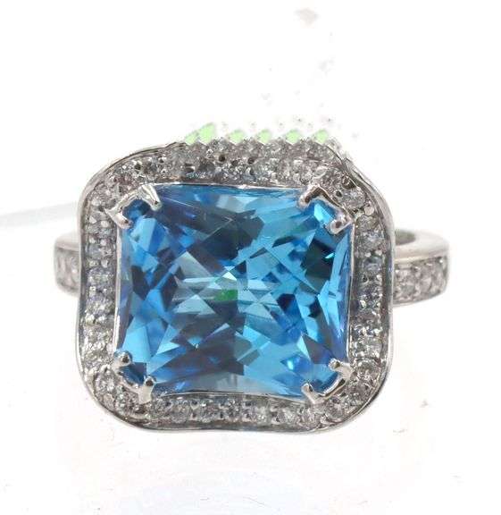 18kt White gold blue topaz and diamond cocktail ring