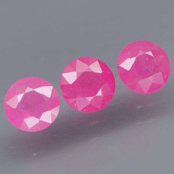Heavenly 5.63ct 3pc set of matching PINK Ruby solitaires!