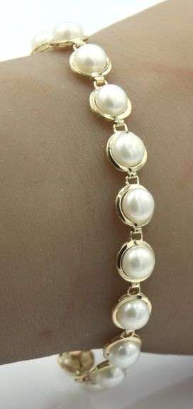 14kt Yellow gold Button pearl bracelet