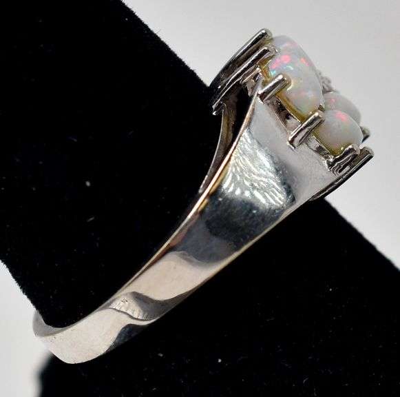 Beautiful 14K White Gold Opal Gemstone  and Diamond Ring