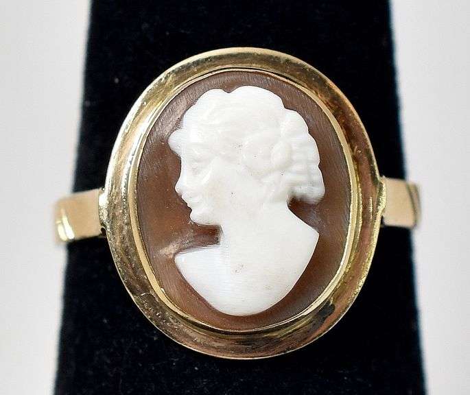 Vintage 10K Yellow Gold Cameo Ring