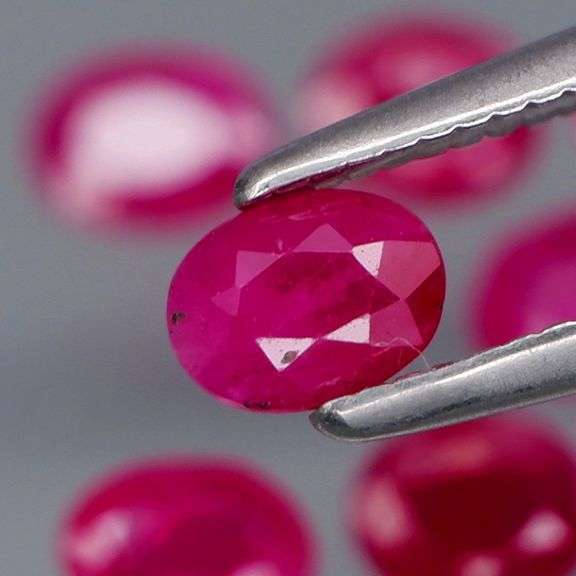 Collectors 2.05ct PIGEONS BLOOD Burmese Ruby set!!!