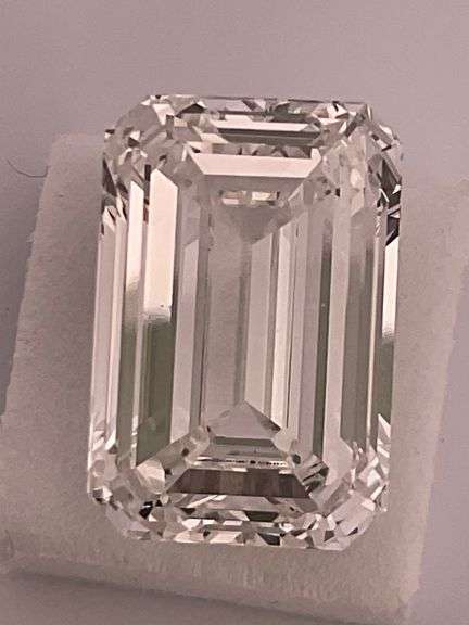 I.G.I  CERTIFIED 4.00 CARAT LOOSE DIAMOND  EMERALD CUT