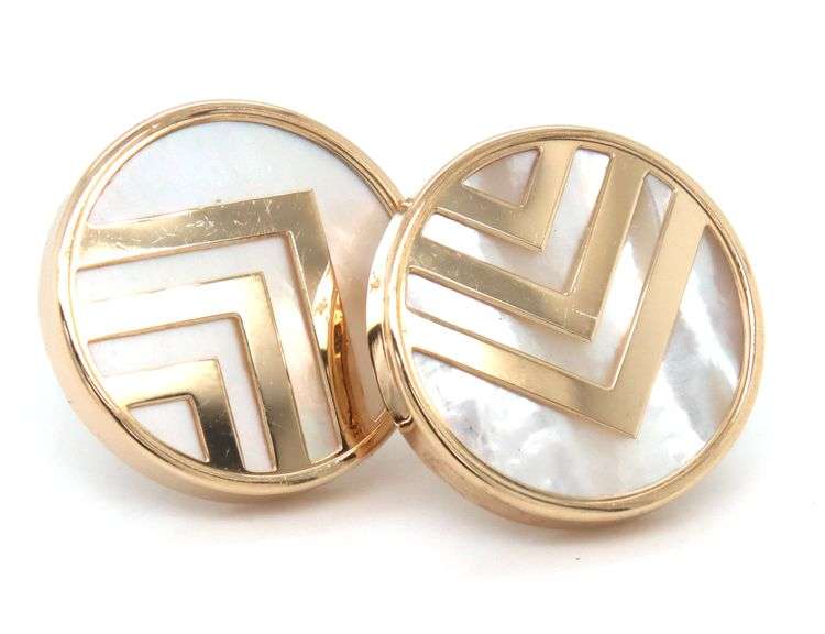 14kt Yellow gold Circle chevron mother of pearl stud earrings