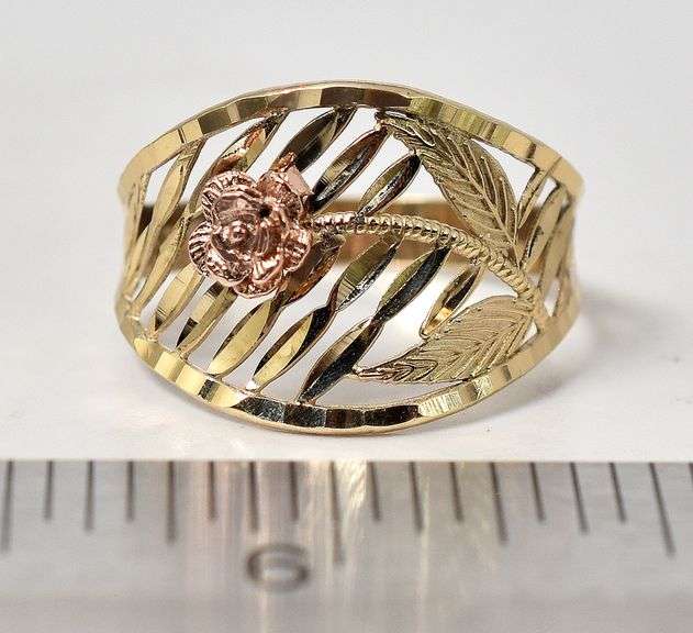 Beautiful 10K Yellow Gold Rose Motif Ring