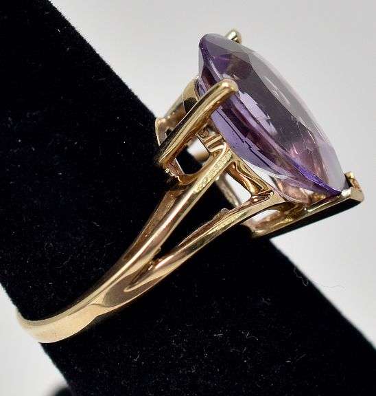 Pretty 10K Yellow Gold Amethyst Gemstone Ring