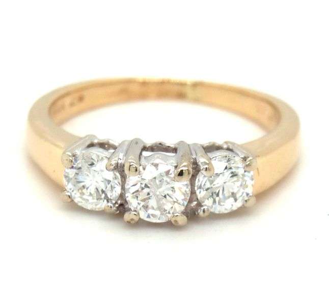 14kt Yellow gold 0.75ctw 3 stone diamond ring