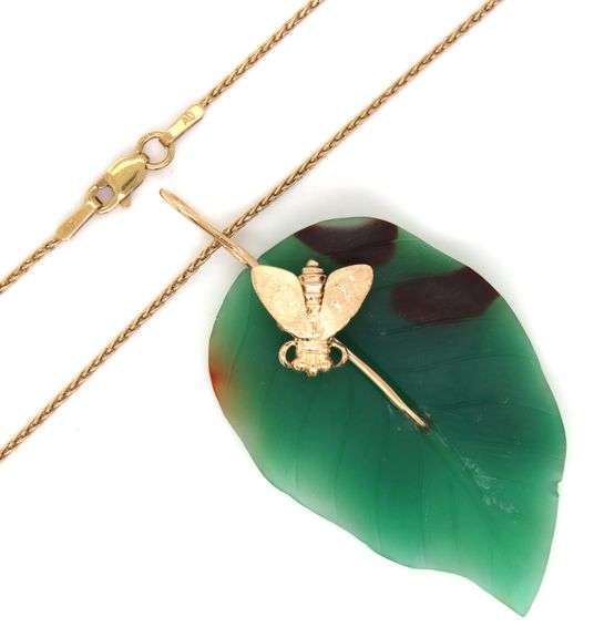 14kt Yellow gold Green agate leaf bee pendant on chain