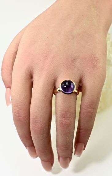 Exquisite Modern 18K Yellow Gold Cabachon Amethyst Ring