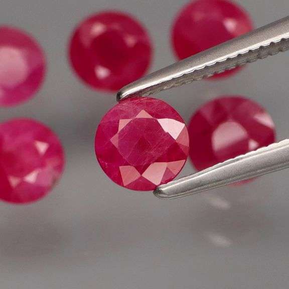 Collectors 3.48ct PIGEONS BLOOD Burmese Ruby set!!!