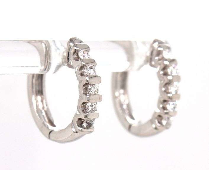 14kt White gold 0.20ctw diamond hoop earrings