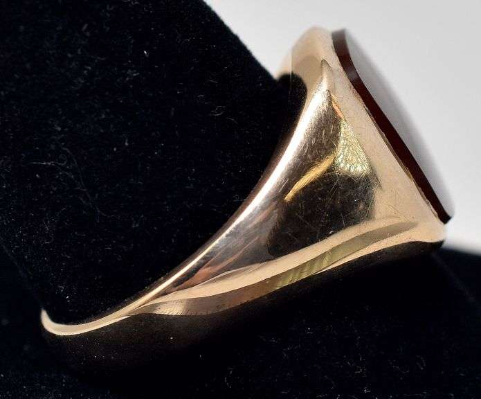 Charming 10K Yellow Gold Carnelian Gemstone Men's Ring
