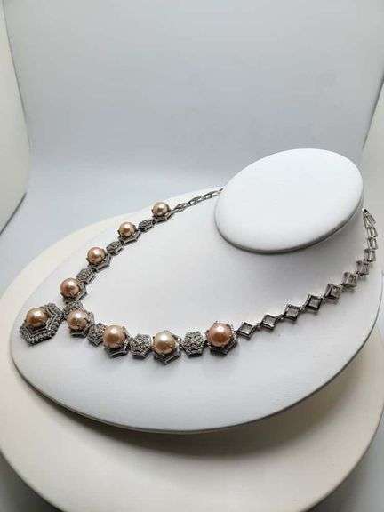 Extremely fine Japanese pearl with diamond necklace