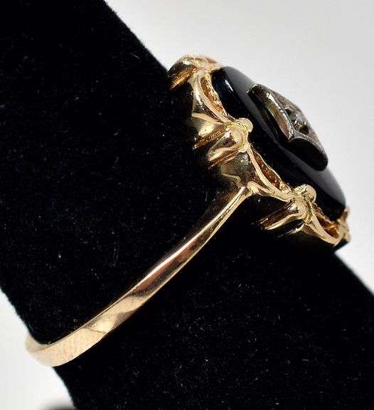 Vintage 10K Yellow Gold Black Onyx Gemstone and Diamond Ring