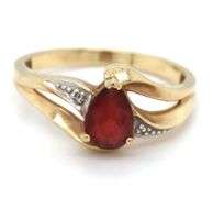 Set of 10kt yellow gold garnet ring and pendant