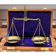 Vintage-Style Brass Weighing Scale with Wooden Box